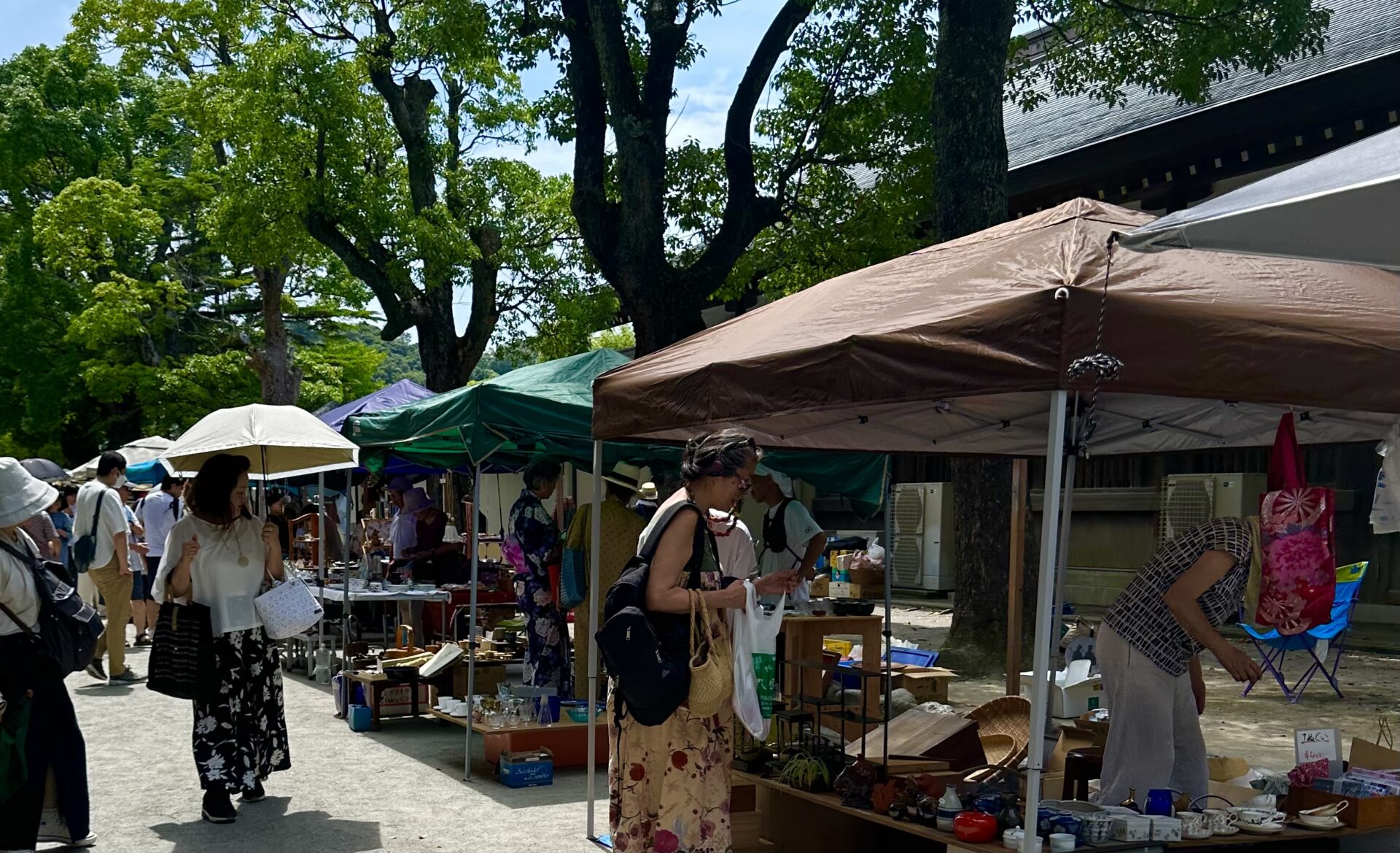 鎌倉骨董祭・夏のアンティークマーケットと小町食べ歩き（古物のお店も）