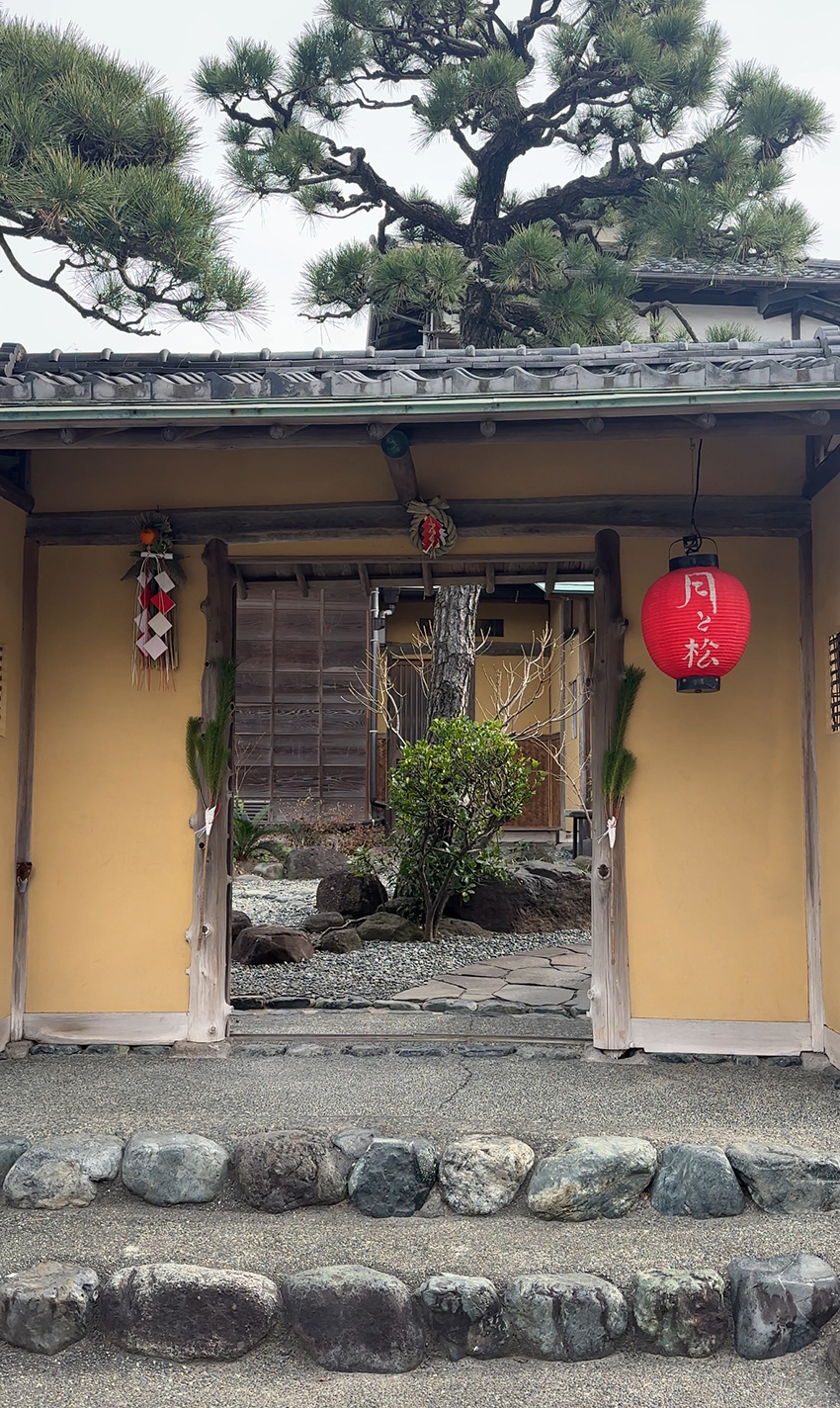 鎌倉を堪能。「茶室で蕎麦と抹茶」「絶景邸宅でスラッシュラッドとTWGの紅茶」を犬と楽しむ